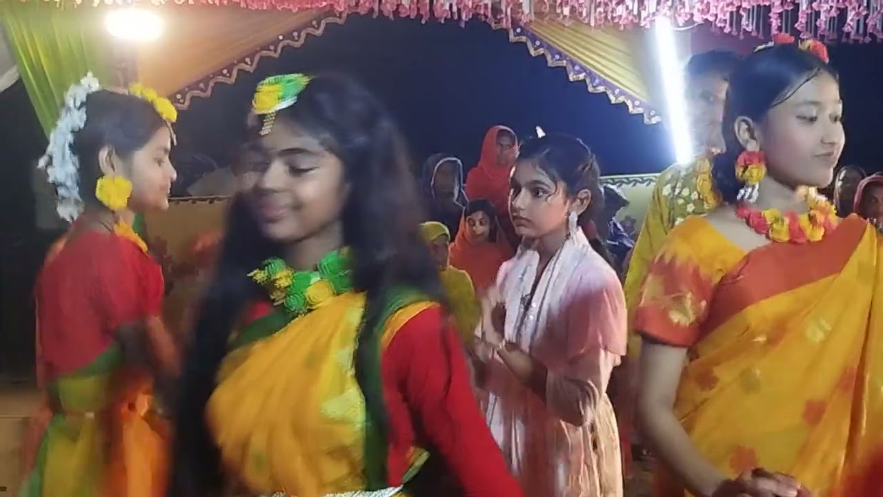 বিয়ের আনন্দ বর নিজেই নাচলো।