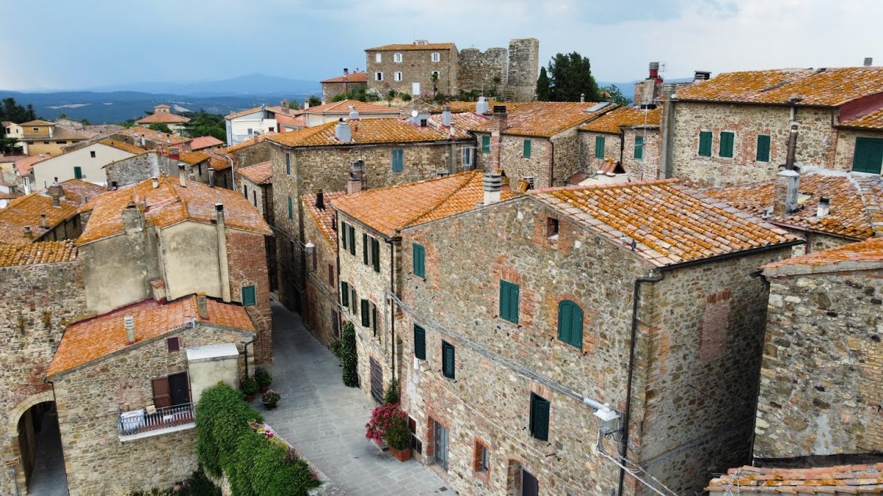 Campagnatico, passeggiata nel borgo