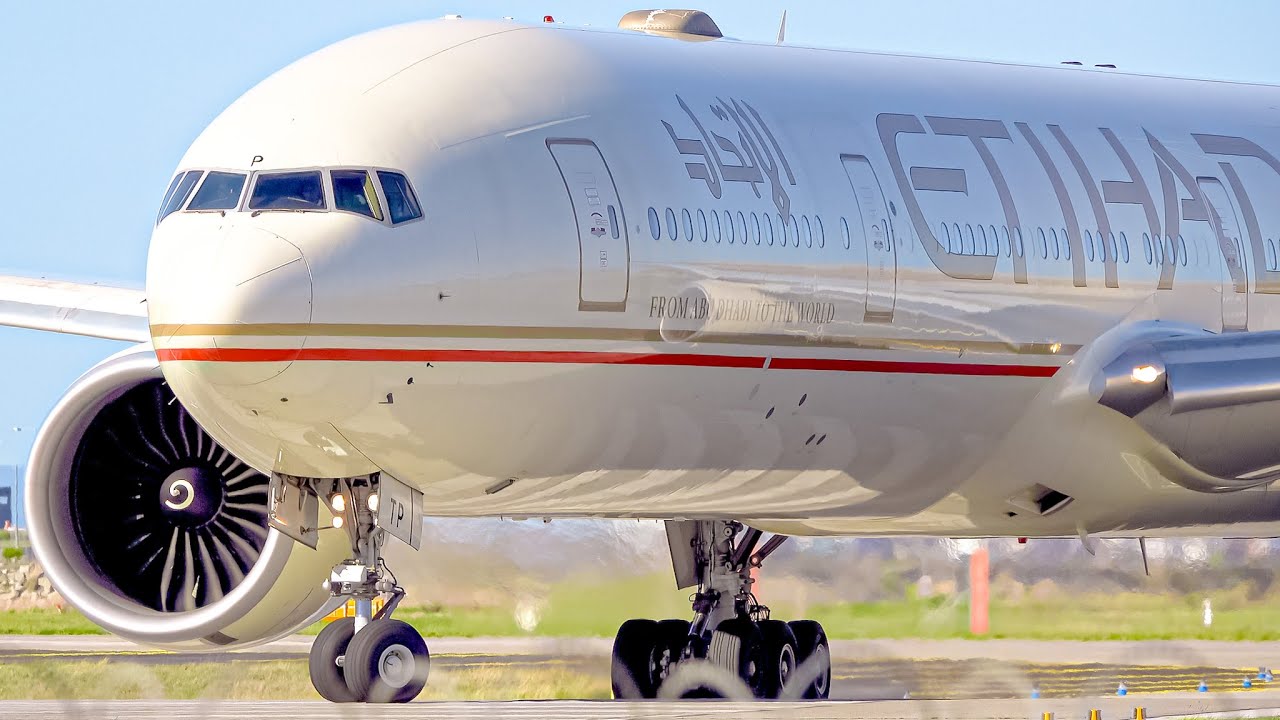 ✈️ 🇦🇺 65 CLOSE UP Planes Taking off & Landing at MELBOURNE AIRPORT 🇦🇺A380 B747 B777 B767 A330 B787