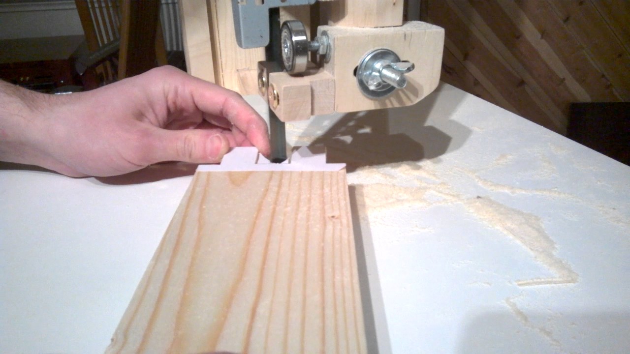 Cutting box joints on bandsaw using paper templates