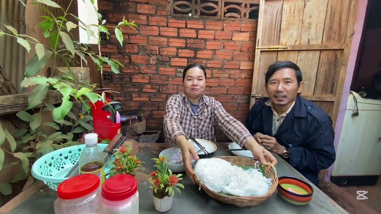 ព្រឹកនេះប្រពន្ធខ្ញុំទិញនំបញ្ចុកយកមកចុចជាមួយទឹកត្រី , khmer cooking