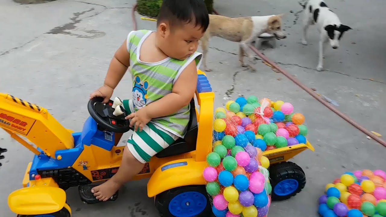 Trò Chơi Bé Vui Phao Nhỏ Sân Nhà ❤ ChiChi ToysReview TV ❤ Outdoor Playground Song For Children Fun B