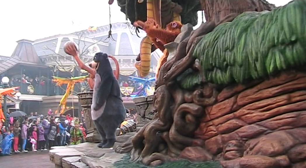 Disneyland resort paris magic on parade song:magic everywhere