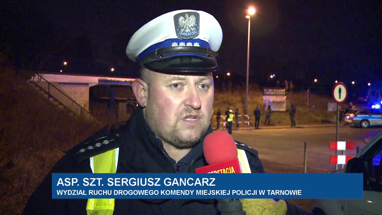 Samochód ciężarowy zaklinował się pod wiaduktem w Tarnowie