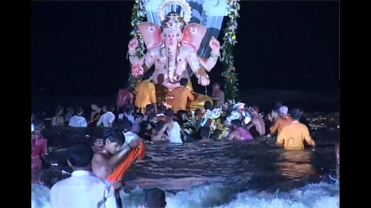 shri hanuman seva mandal santacruz ( w) ganesh visarjan 2010 santacruzcha raja