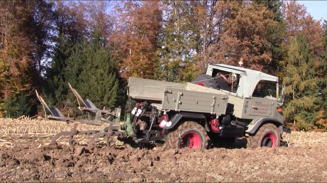 Unimog 411 an Eberhardt ELCH 331 2-Schar-Winkeldrehpflug