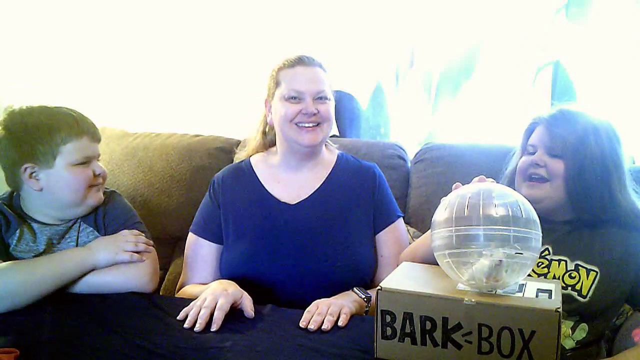 BarkBox March 2020: CRIKEY! ITEMS MY DOGGO LOVES, MATE!!!