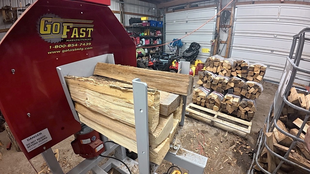 Как связать дрова в пучки с помощью упаковочной машины Go Fast Firewood Wrapper