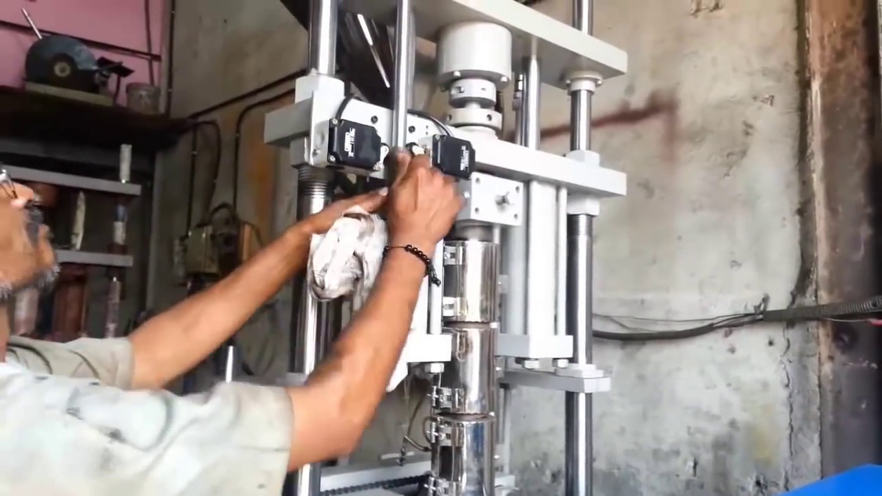 Santosh Engineering: Vertical Injection Moulding Machine Walk Through