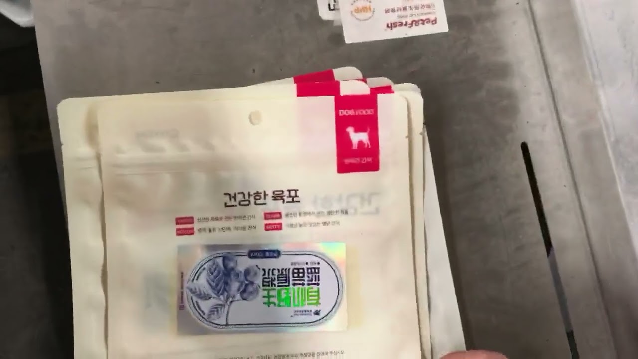 #automatic pouch bag labeling machine#bag surface labeling machine #labeller
