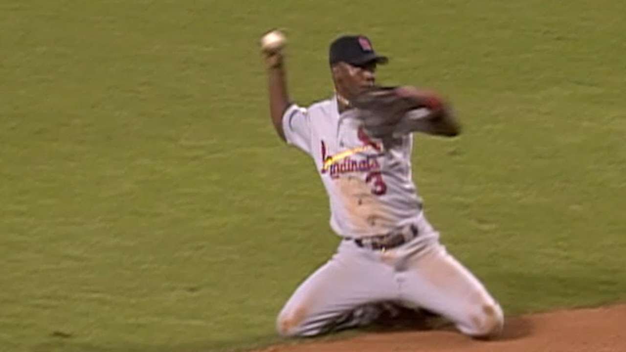 2001NLDS Gm5: Renteria's diving stop robs Grace