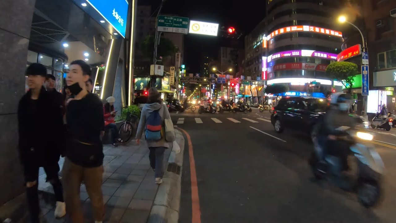 ⁴ᴷ⁶⁰ Walking Yonghe Road, New Taipei City, Taiwan to Dingxi MRT Metro | 樂華夜市-頂溪 (December 28, 2019)