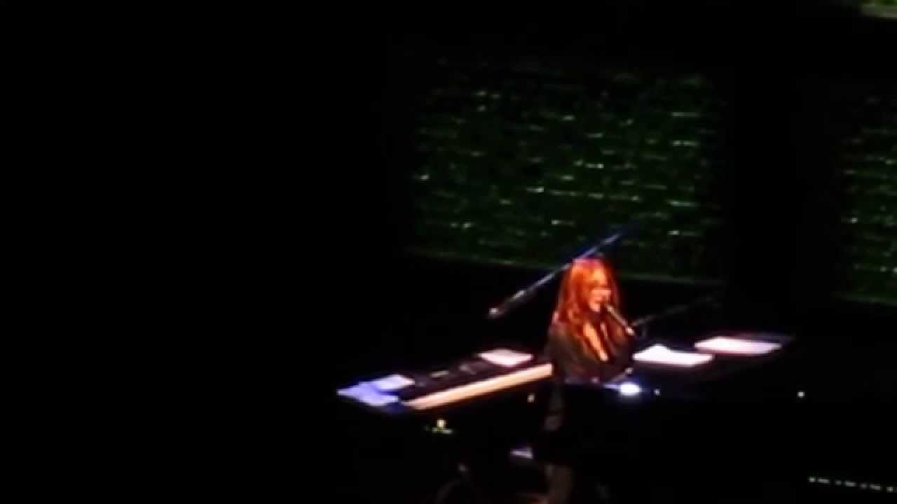 Tori Amos - Tiny Dancer (Elton John cover) - Paris 2014 HQ Audio