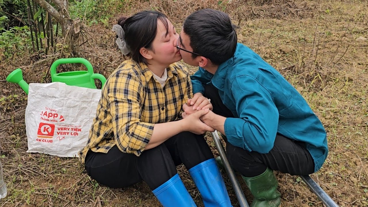Engineer couple and single mother build new garden together.
