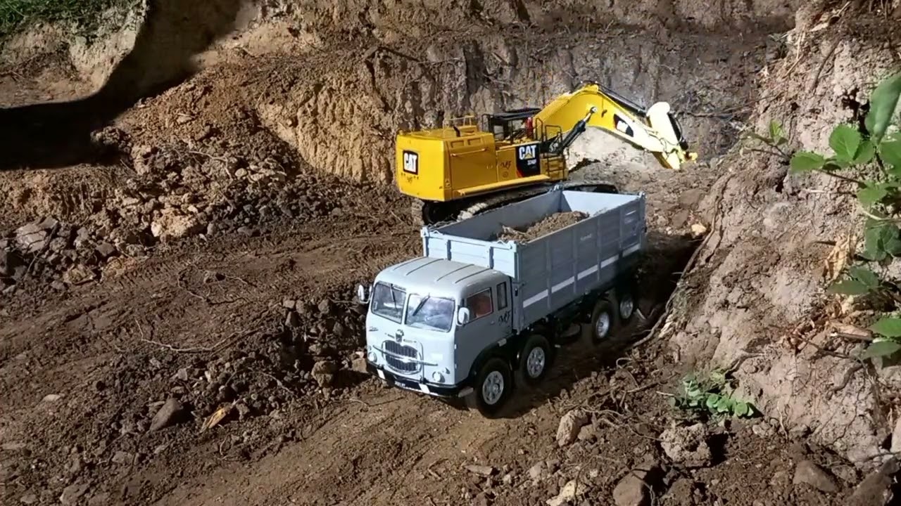 RC: Fiat 690n1 Cat 374f  Cat 320GC hard work at night