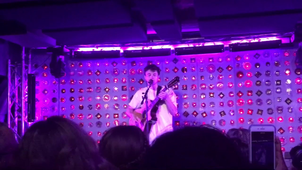 Alec Benjamin ‘Boy in a Bubble’ Live