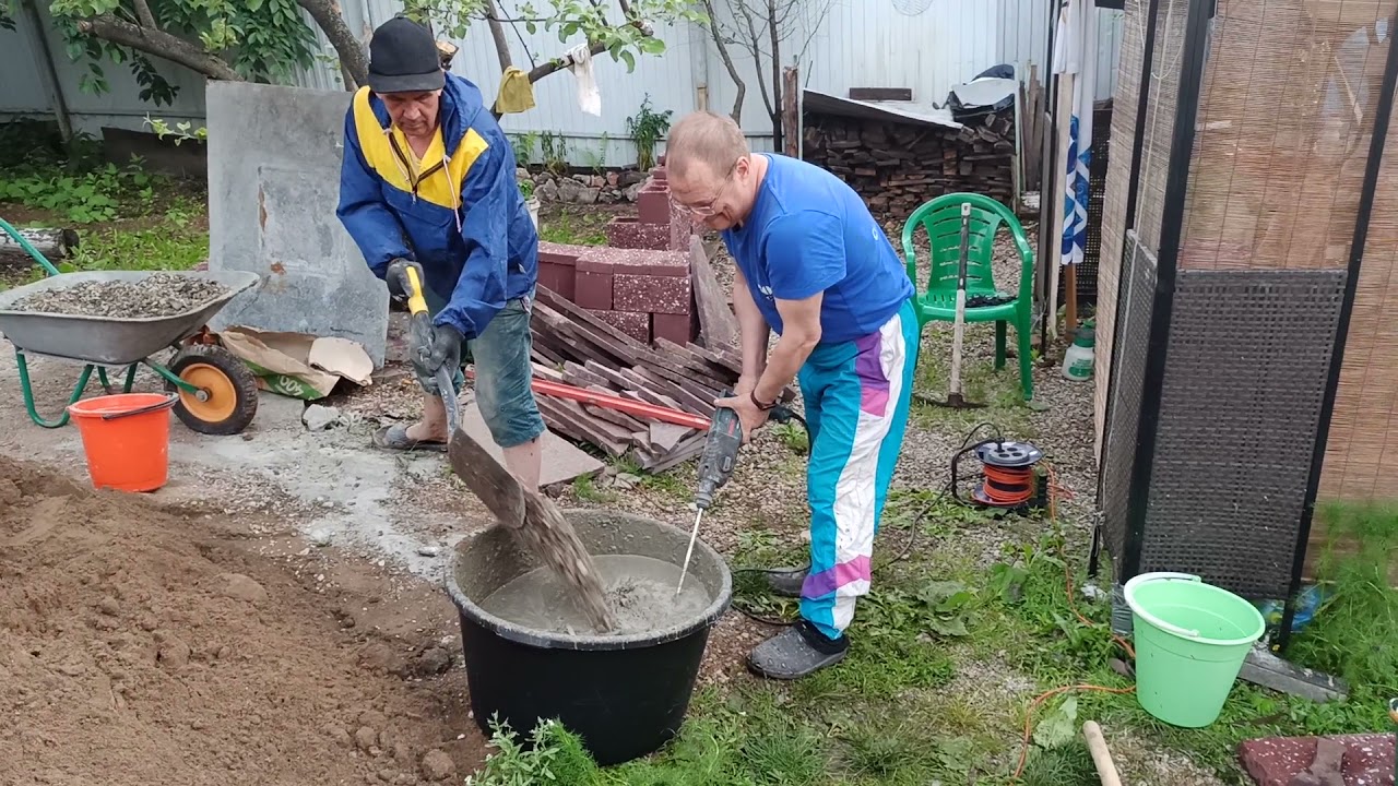 Бетономешалка не нужна. 80 литров бетона за 6 минут.