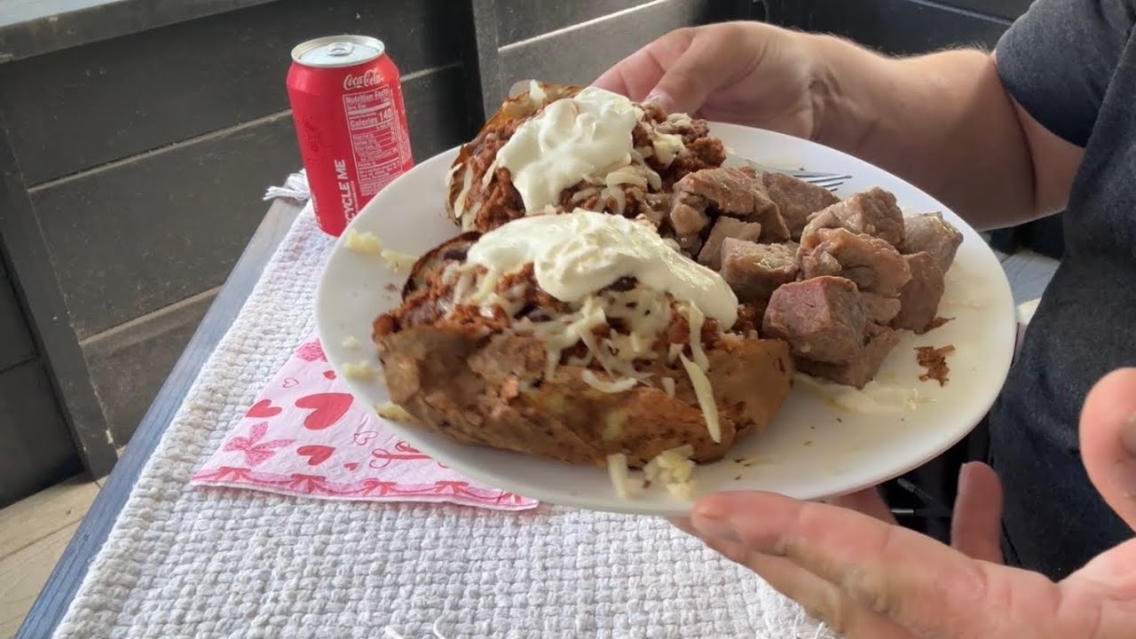 Вкуснейшая запеченная картошка с кусочками стейка – это было потрясающе! 👏