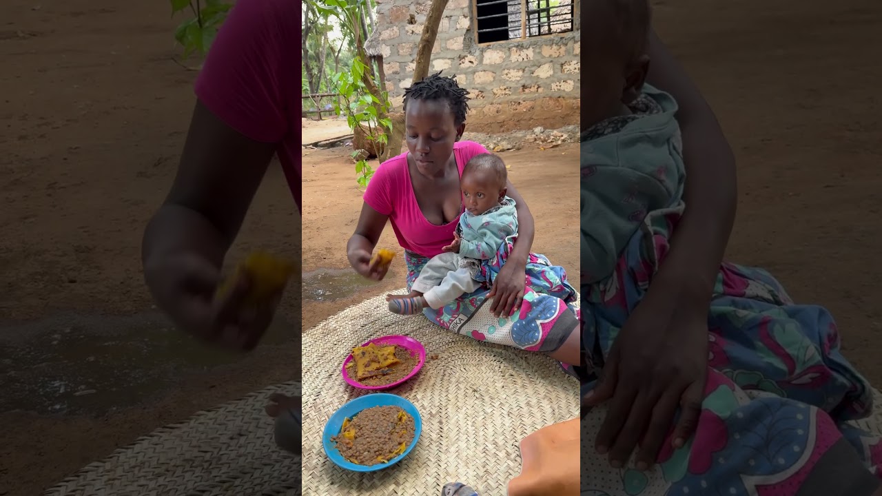 Sweetest Moment ❤️ African Village Mum Sharing a Meal 🍲 With Her Daughter 👩&zwj;👧 Pure Love #shorts