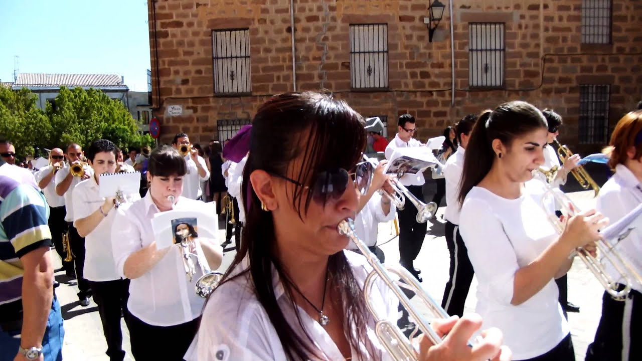 Columna de Linares en el corpus suena Al Cielo con él