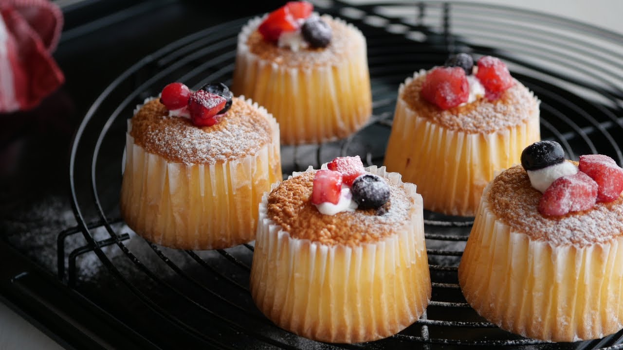 【年末末年始や、クリスマスに♡オイルでふわふわカップケーキ】「食べやすさが自慢♪」| Easy Fluffy and moist Cakes