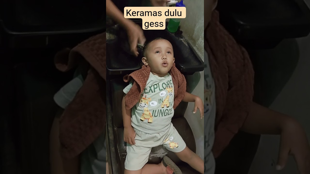 Ekspresiku pertama kali keramas 