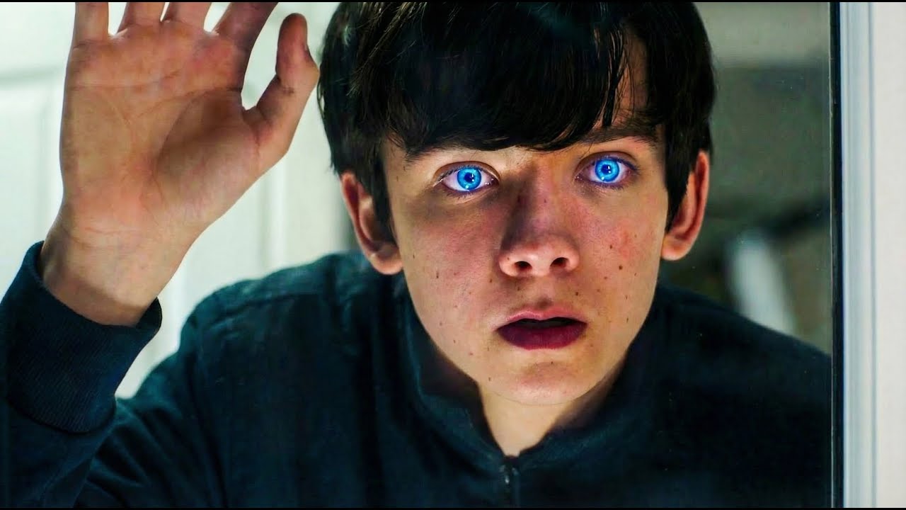 اتولد وعاش 16 سنة في المريخ ونازل الأرض يدور على أبوه! ملخص فيلم The space between us