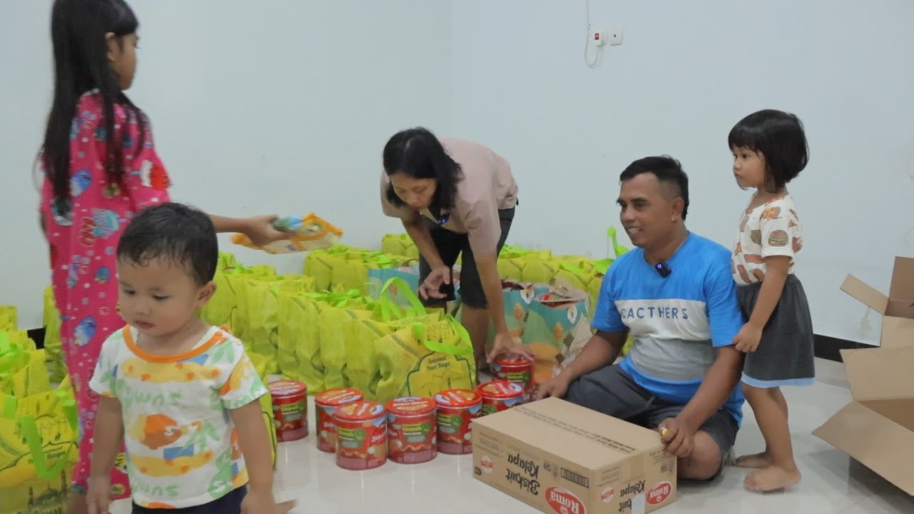 Keseruan kita !! Ngintip proses perbungkusan persiapan berbagi kloter2