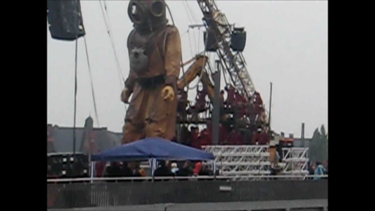 COMPAGNIE ROYAL DE LUXE  - 2009 - Die Riesen tauchen in Berlin auf - The Arrival