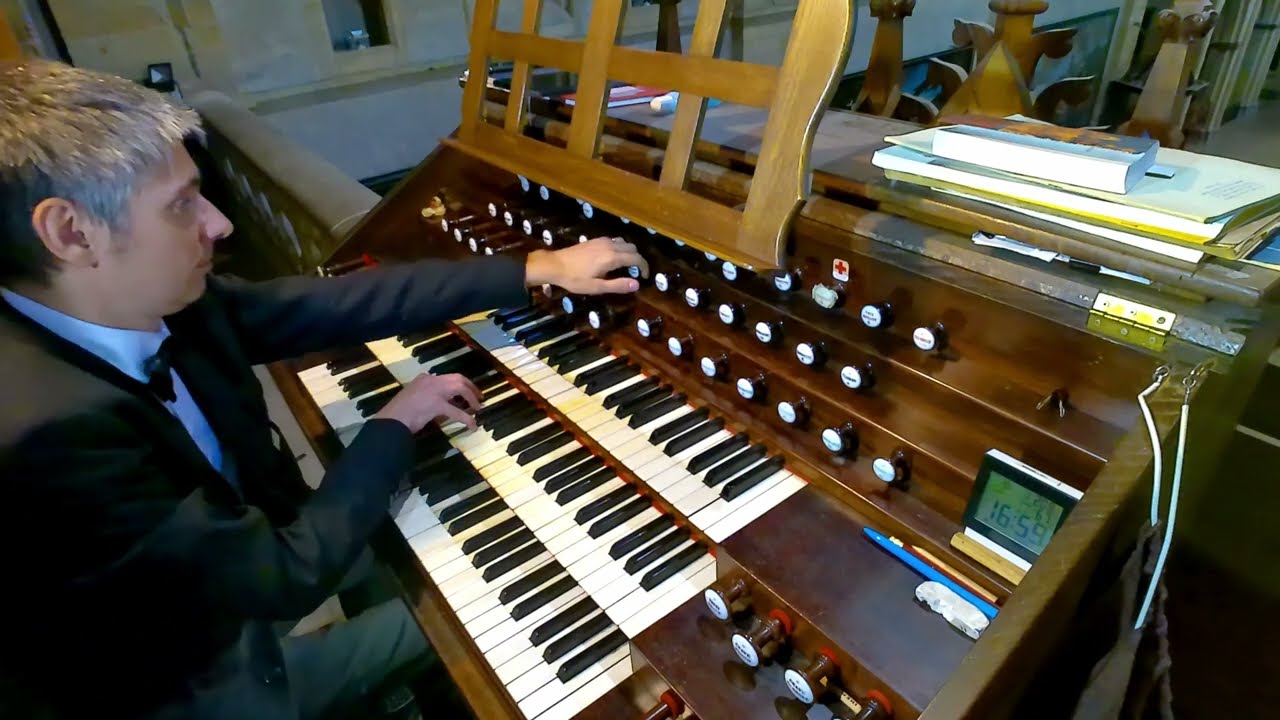 Frédéric Deschamps improvise au grand orgue de Foix