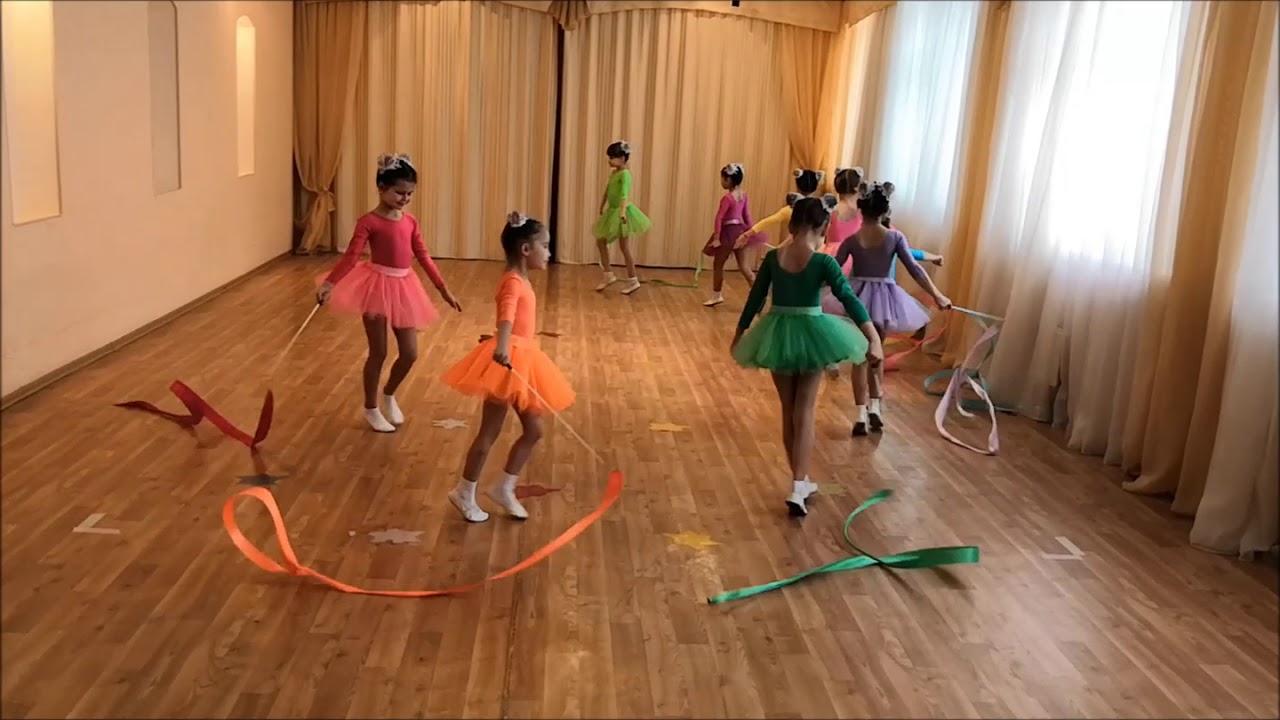 Спортивный танец с лентами 