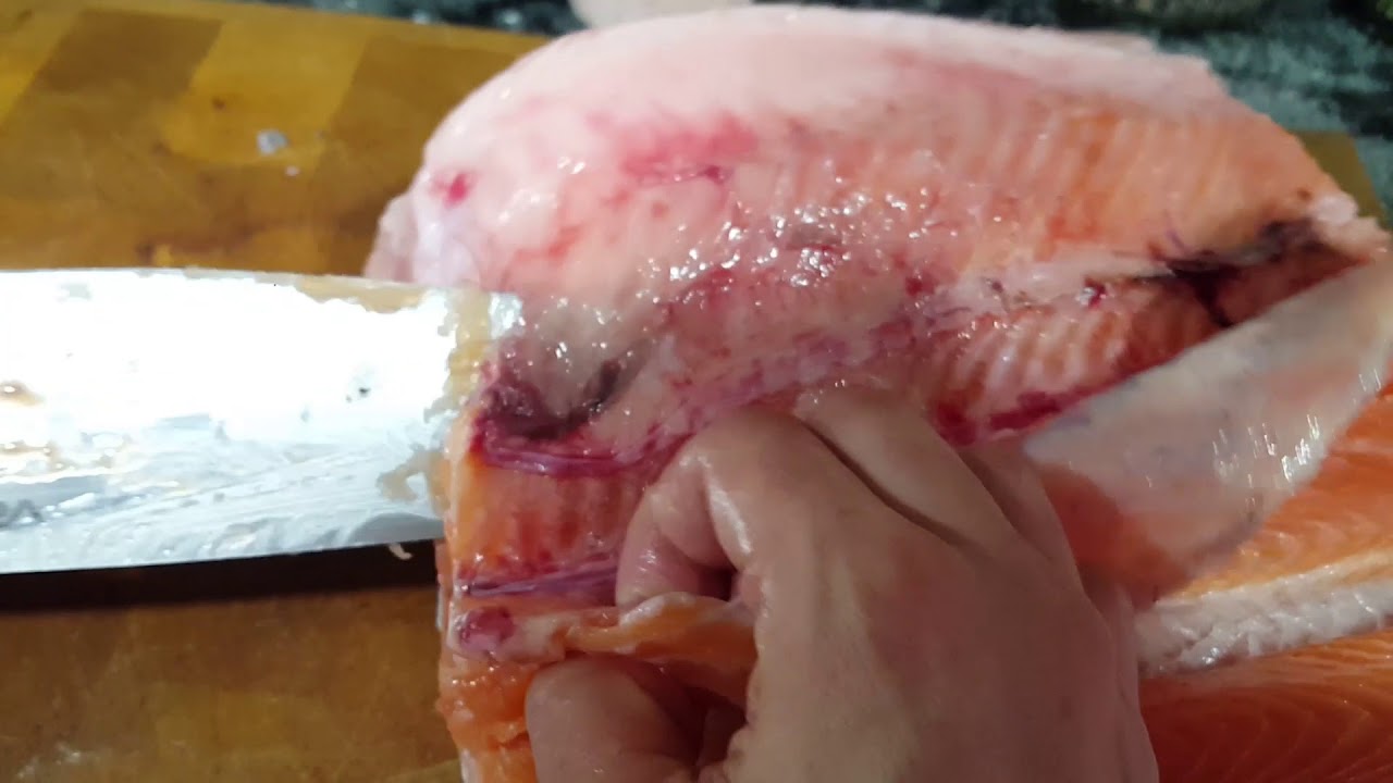 Cómo abrir y quitar la espina central a un salmón