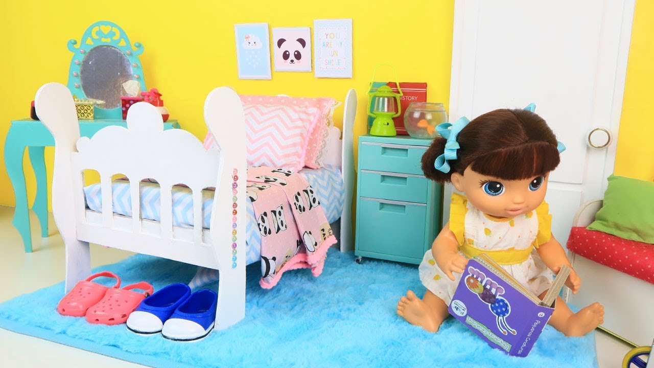 COMO EU MONTO UM QUARTO DE BONECA! - Lilly Doll