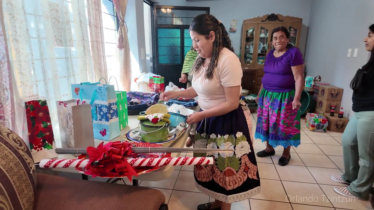 Fiestas Tradicionales: Entrega de Regalos para el Cargo de Nino Dios pt.1