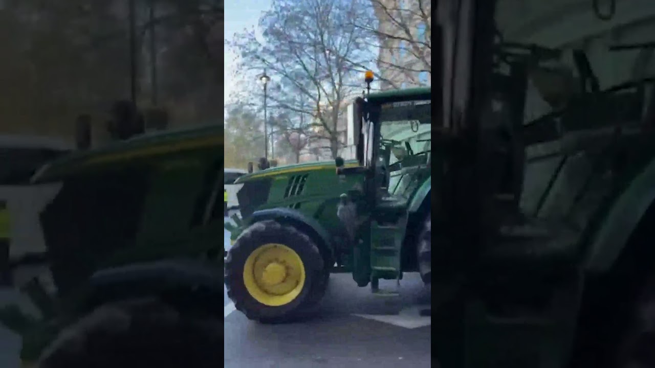 🚨Police attempting to stop farmers🚨