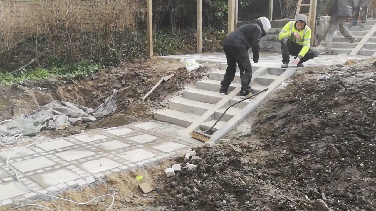 bel&aelig;gning hegn og tr&aelig;terrasse - nyt haveanl&aelig;g