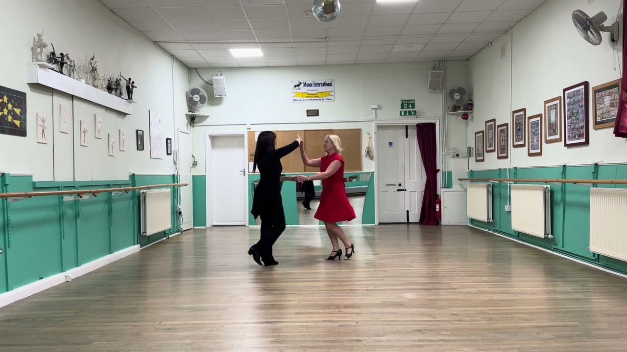 SALSA GIBRALTAR SEQUENCE DANCE by choreographer of Ria Bachata & Ada Bachata.