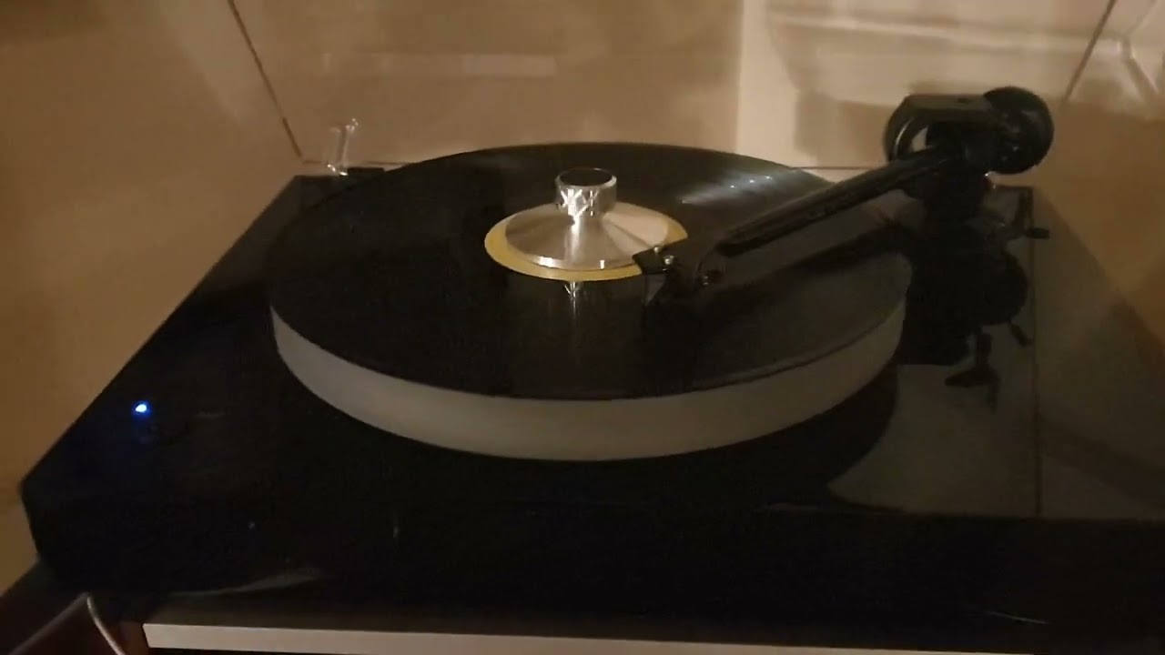 Pro-ject X2. turntable 
