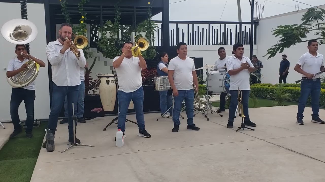 Banda los Simones con más música de viento 