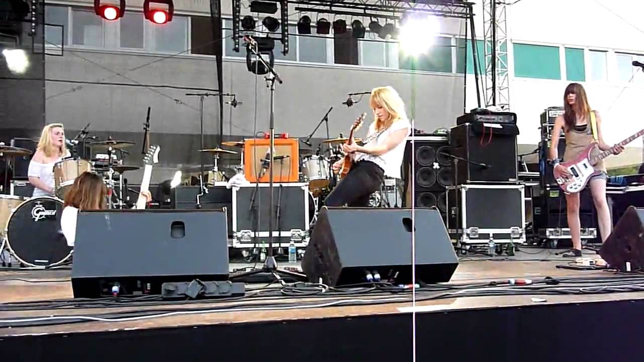 Plasticines - Runnaway / Barcelona - Live à Palaiseau ( Ecole Polytechnique - Point Gamma 2010 )