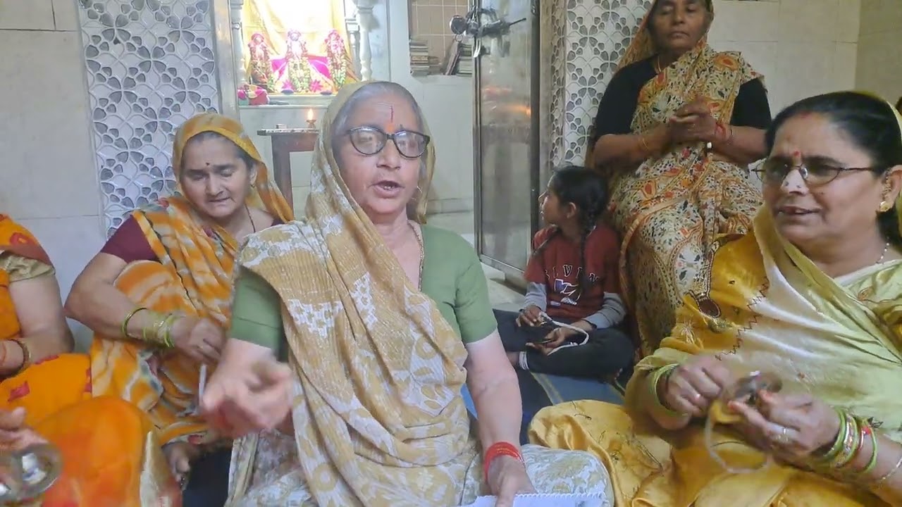 Holi mai Shyam jii ko nar se naari bana diya 😅🙏.@BhaktiBhajanRasOfficial #holi #bhajan #geet #viral 