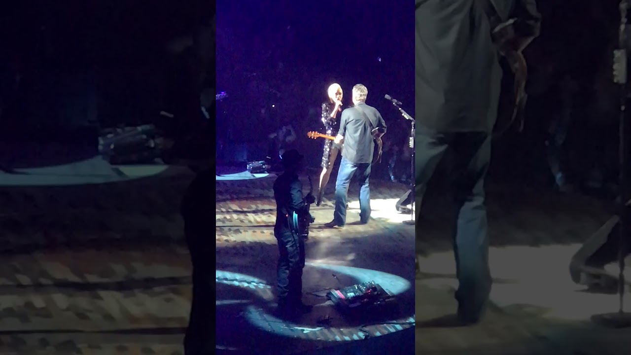 Blake Shelton and Gwen Stefani go ahead and break my heart