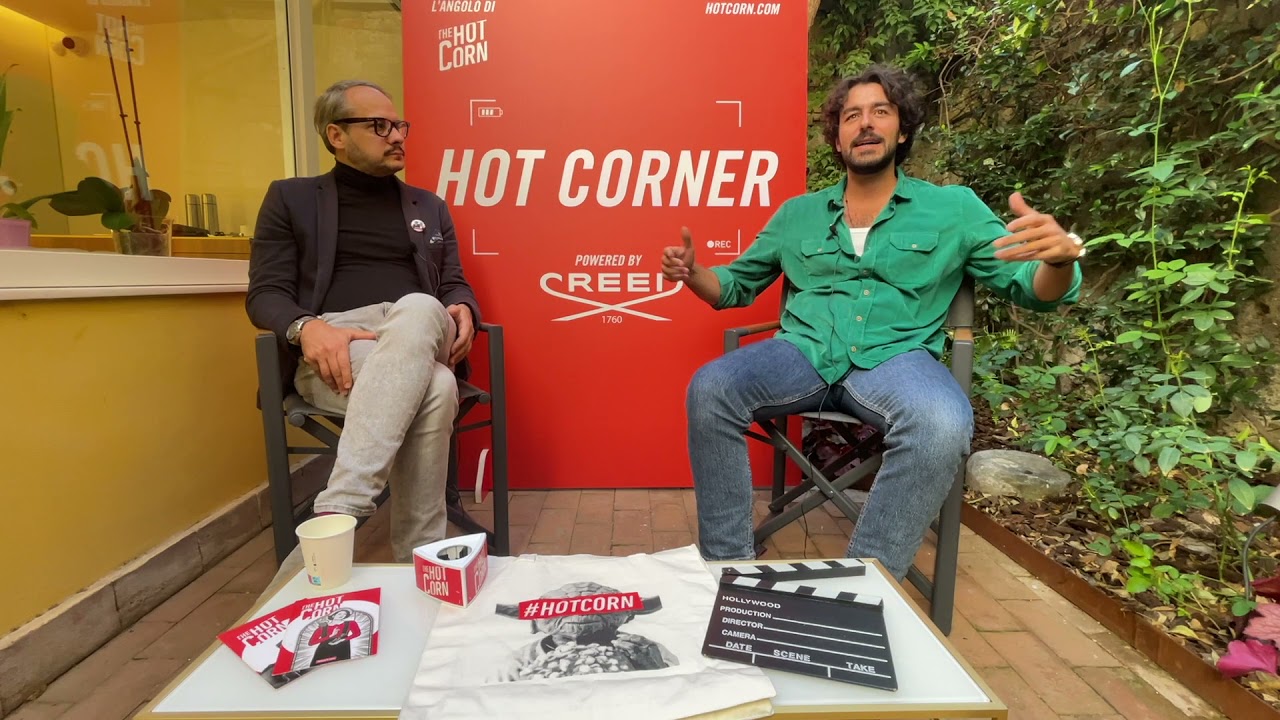 GUIDA ASTROLOGICA PER CUORI INFRANTI | Intervista a Michele Rosiello | HOT CORN