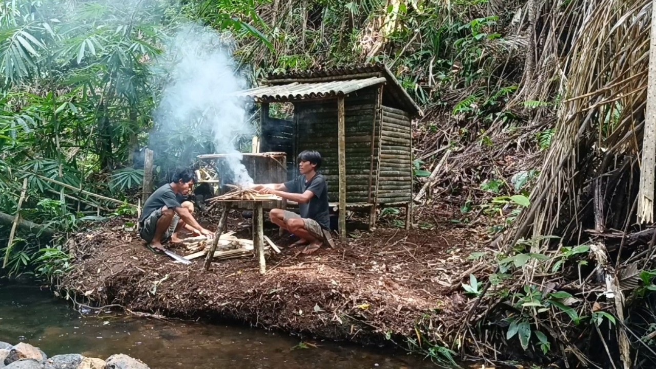 Bushcraft: Membangun Tempat Berlindung Panggung yang Nyaman - ASMR