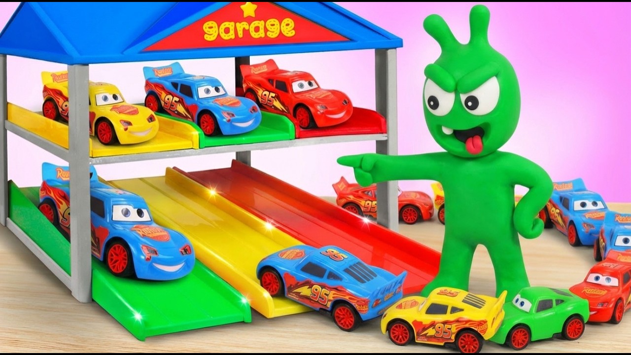 Pea Pea Organizes Cars in the Garage 🚗😂 | Funny Garage Car Sorting Play