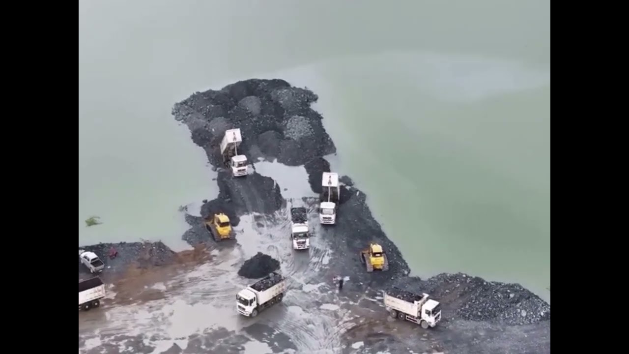 Best Action strong bulldozer SHANTUI Pushing land Clear Lake #bulldozer #roadtrips #road
