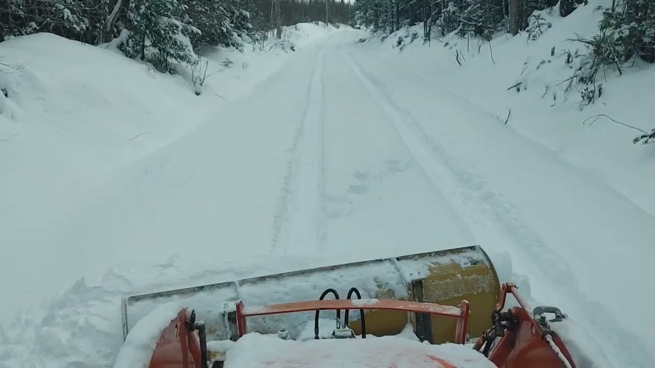 HLA 2000 pushing powder snow