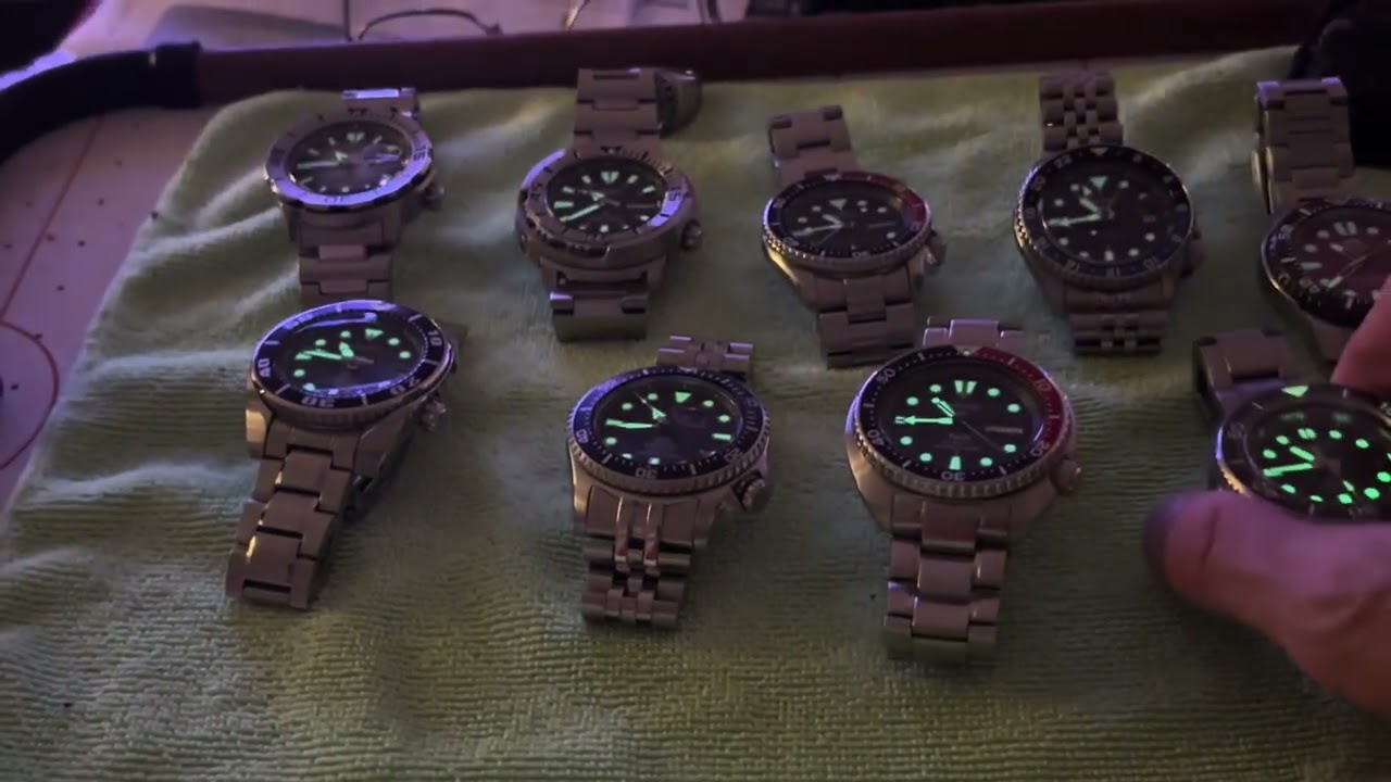 Сравнение люминесцентного покрытия моих часов Seiko и Orient.