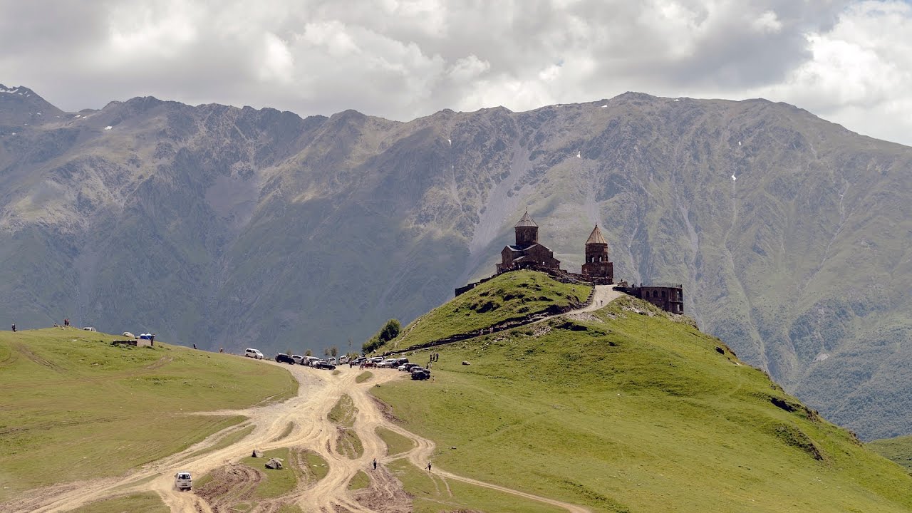 Ein Roadtrip durch Georgien: Von Sestaponi über Gori zum Kazbegi und dann weiter nach Kachetien.