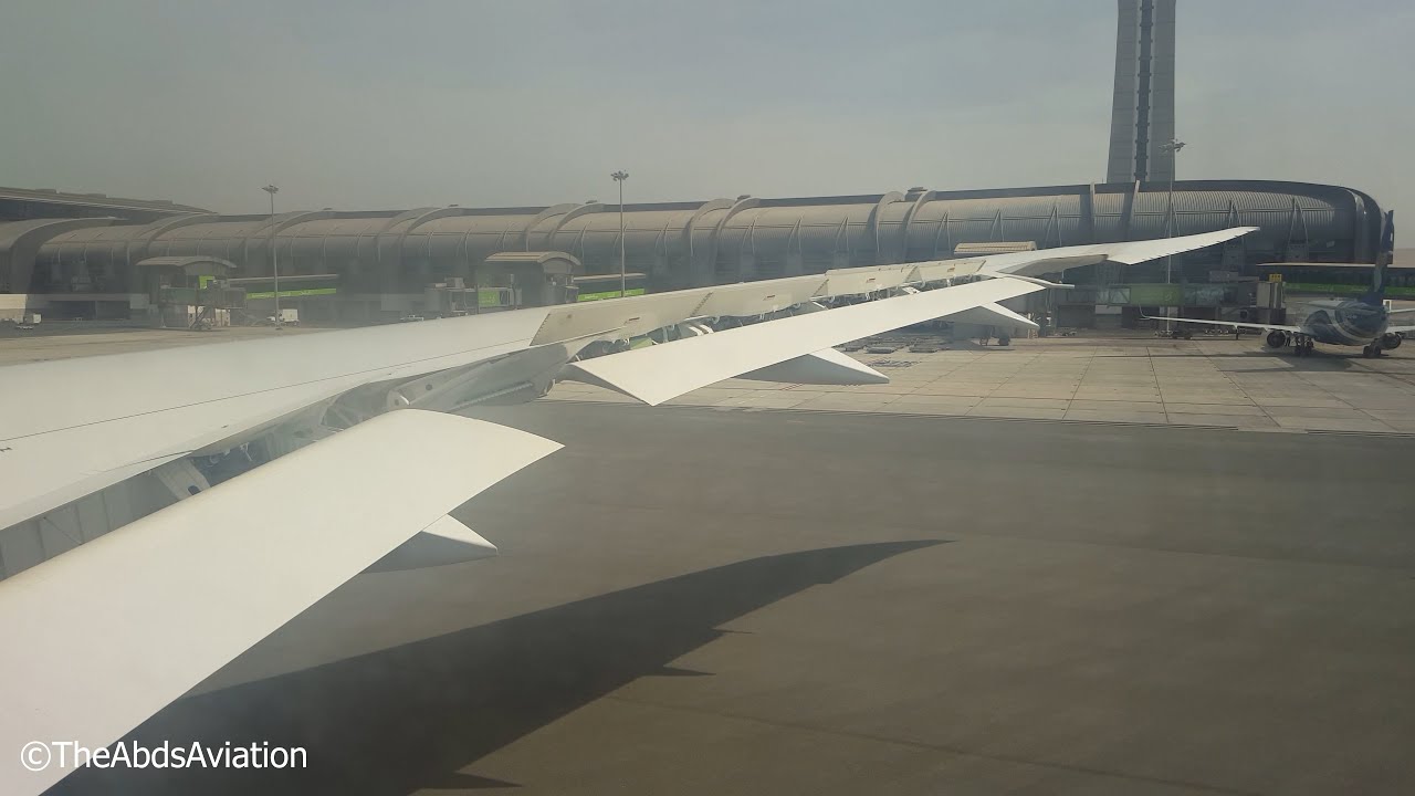 Oman Air Boeing 787-9 Muscat to Heathrow | Departure